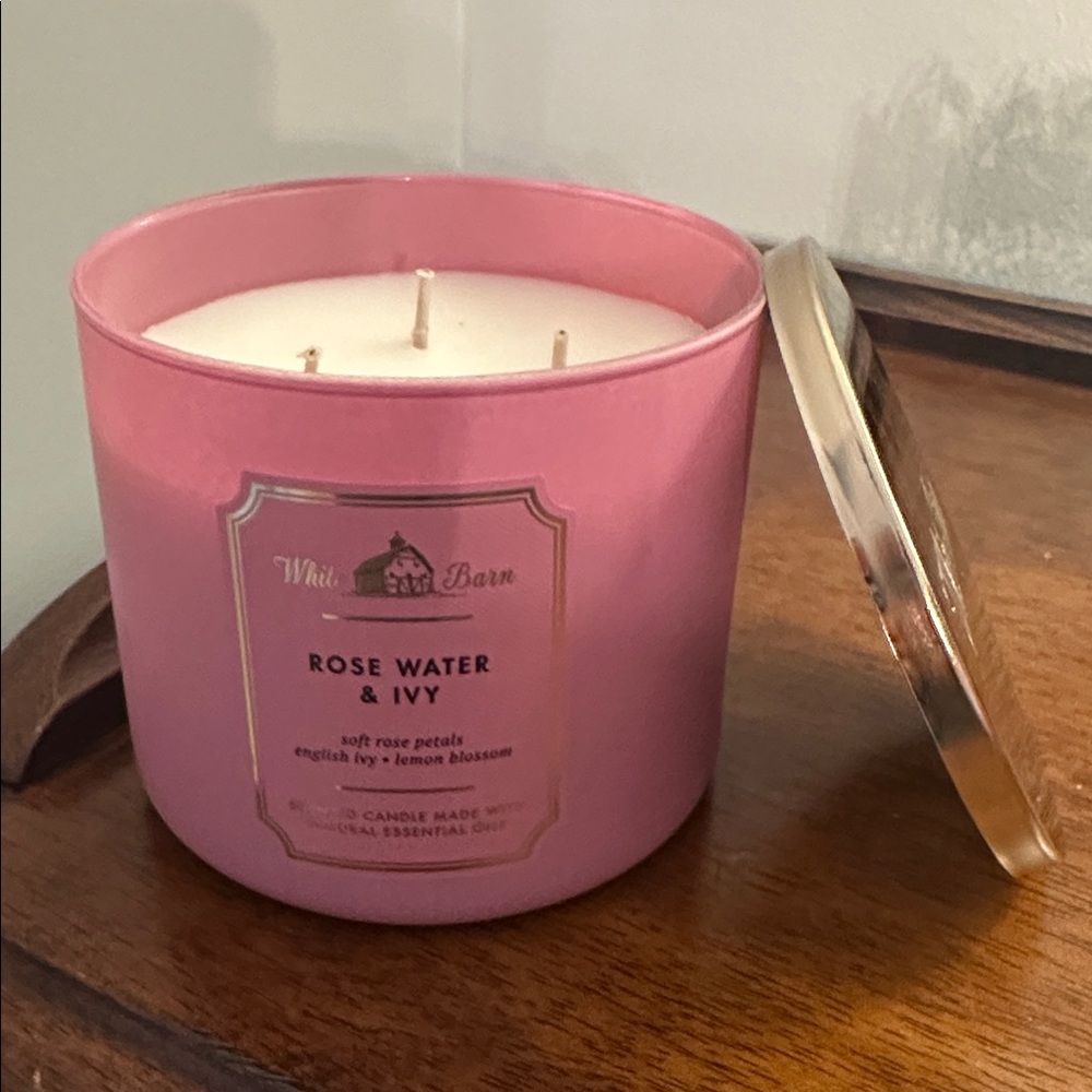 Bath & Body Works White Barn Rose Water & Ivy 3-Wick Candle
